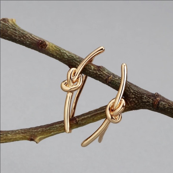 Gold plated Dainty Ear crawler Earrings - Picture 2 of 3
